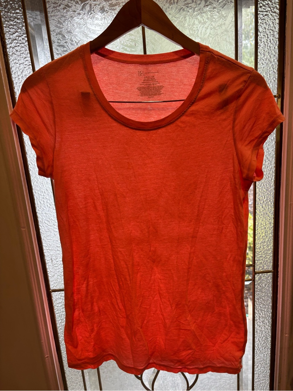 No Boundaries Women's Short Sleeve Scoop Neck Tee in Coral
